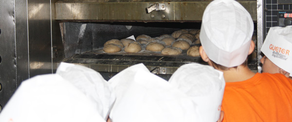 So sieht unser Brot im Ofen aus.